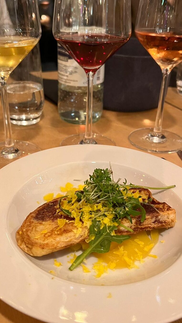 Weiß- oder Rotwein zu dem Gericht ? Oder passt der Rosé am Besten? Die Buchvorstellung pairing food & wine stellt einen Ratgeber für diese Fragen vor.