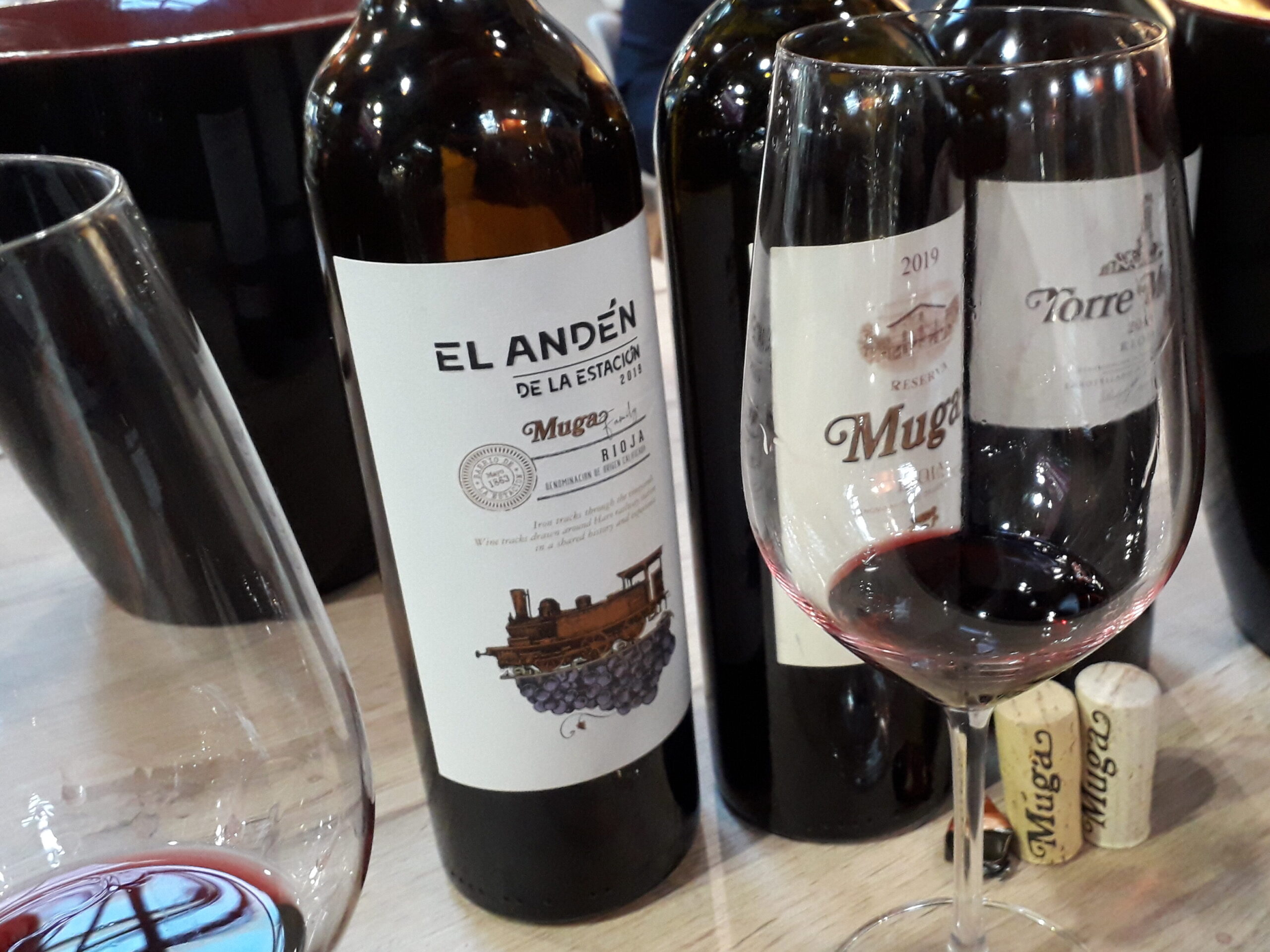 Weine der Bodega Muga aus Rioja Dieses Anabugebiet behandelt Sarah Jane Evans The wines of nothern Spain ausführlich.